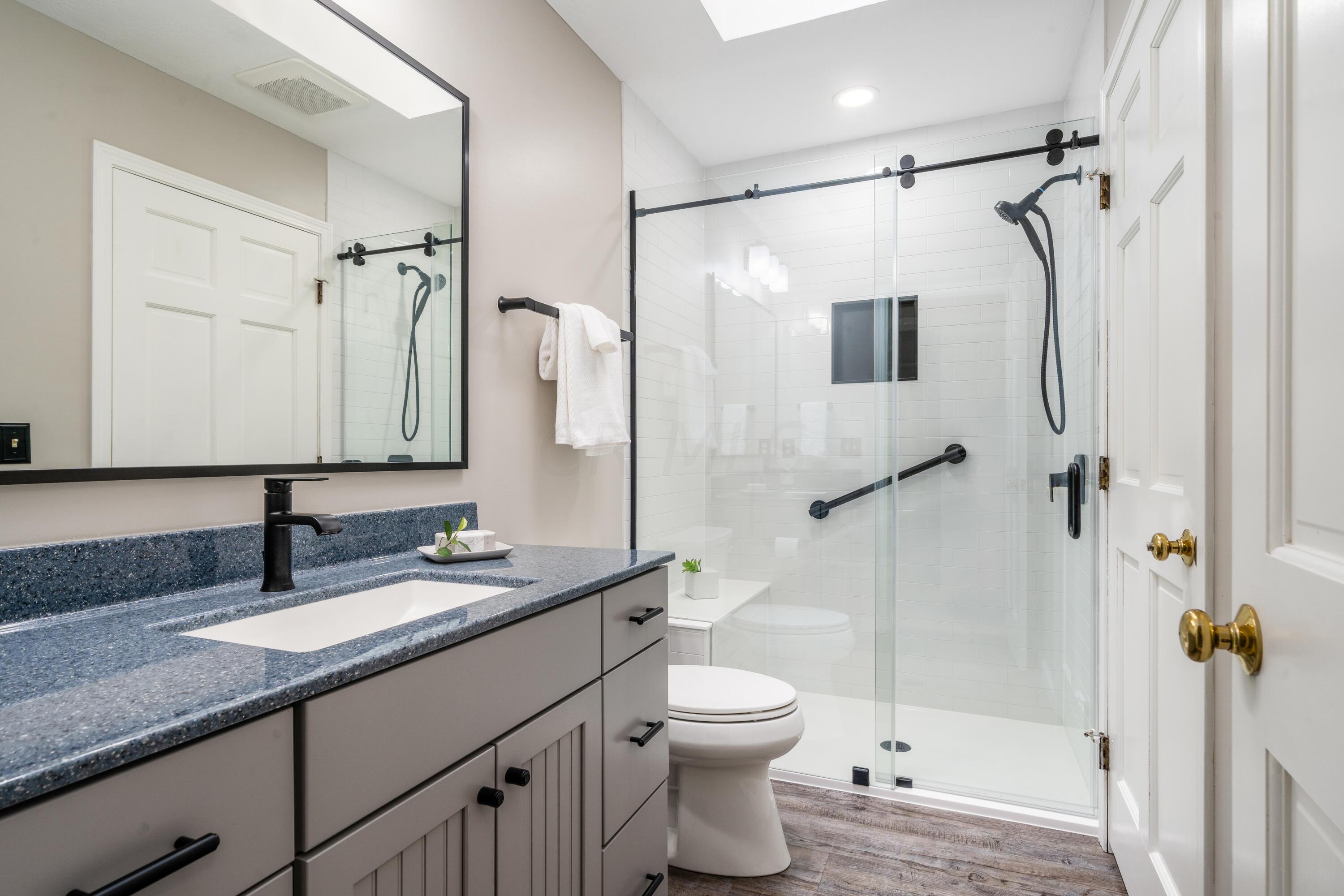 1019 Riva Ridge Boulevard Columbus, OH 43230 - Photo 28 of 38 Updated full bathroom