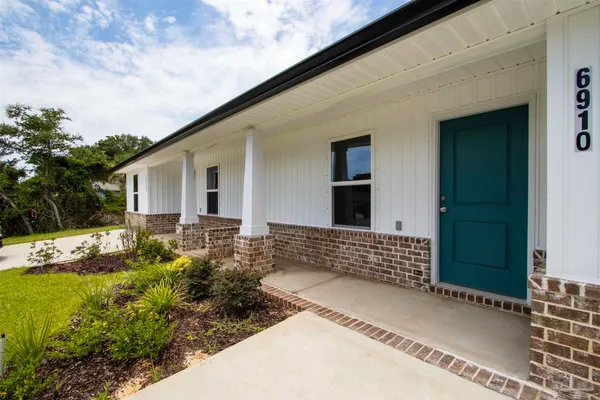 $1,695 | 6910 Sea Turtle Circle, Navarre, FL 32566