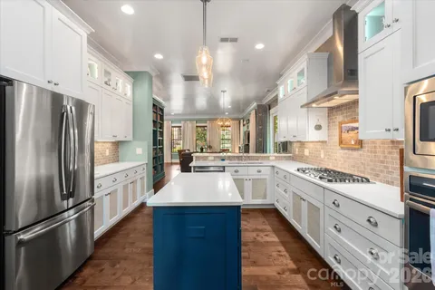 $1,075,000 | 3702 Selwyn Avenue, Charlotte, NC 28209
