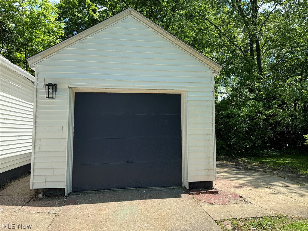 1696 Hampton Road Akron, OH 44305 - Photo 6 of 26