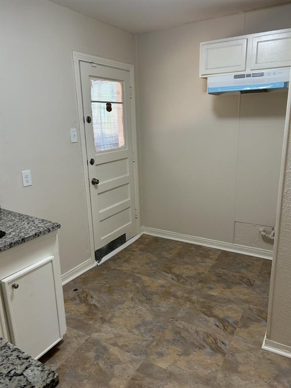 6318 Belgrade Avenue Dallas, TX 75227 - Photo 10 of 23 an empty room with a stove and mirror