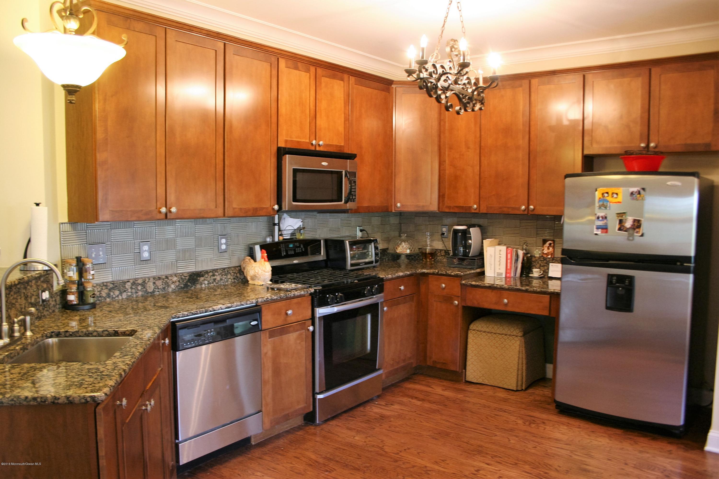 906 Abby Road Middletown, NJ 07748 - Photo 8 of 22 IMG_3497 E