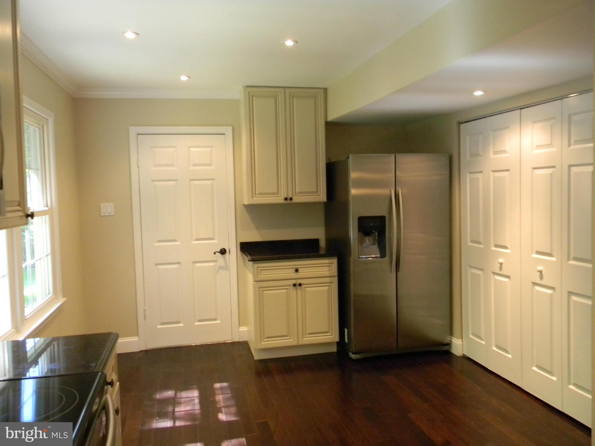2307 Ballycairne Court Reston, VA 20191 - Photo 11 of 30 Kitchen