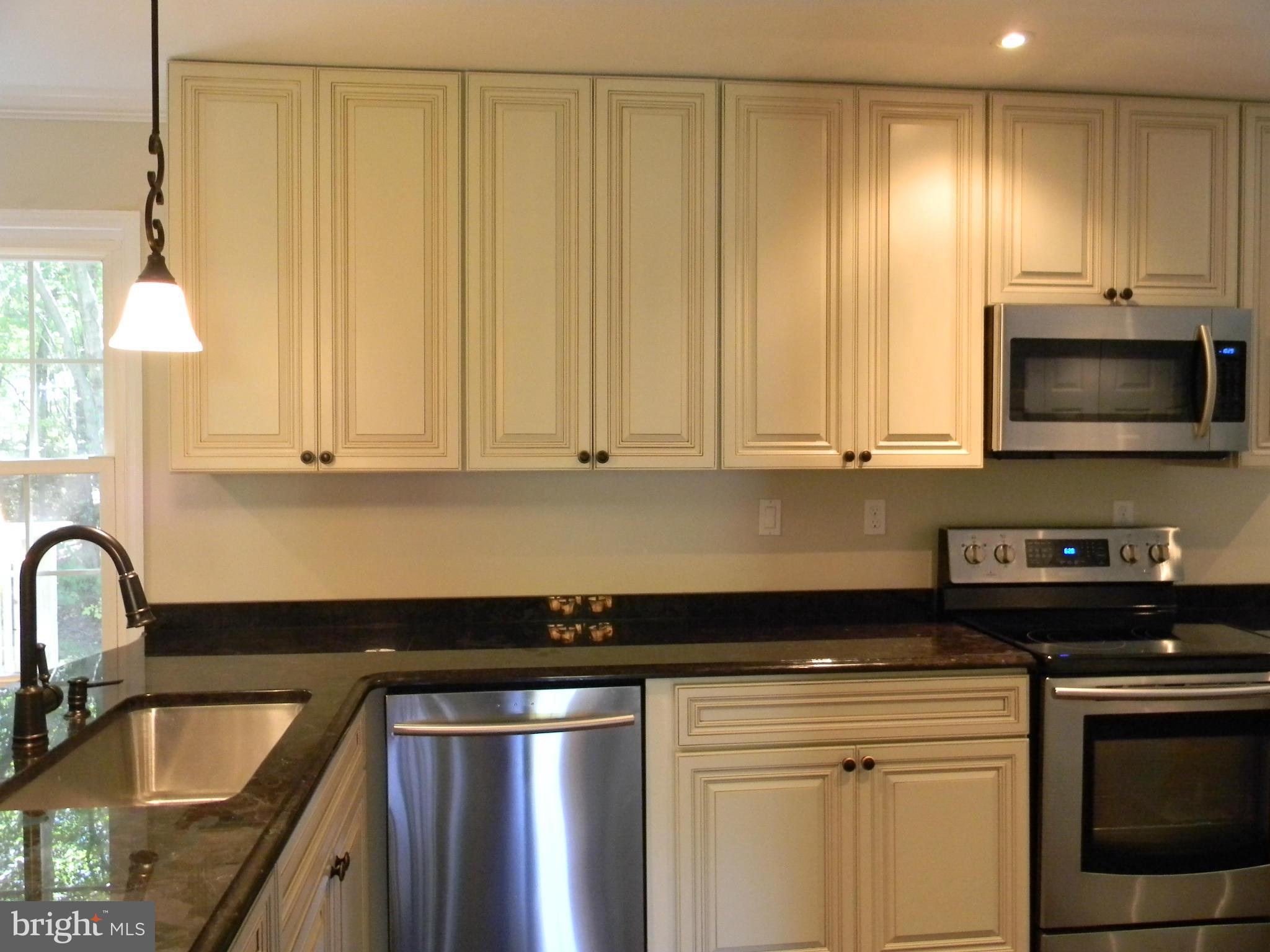 2307 Ballycairne Court Reston, VA 20191 - Photo 13 of 30 Kitchen