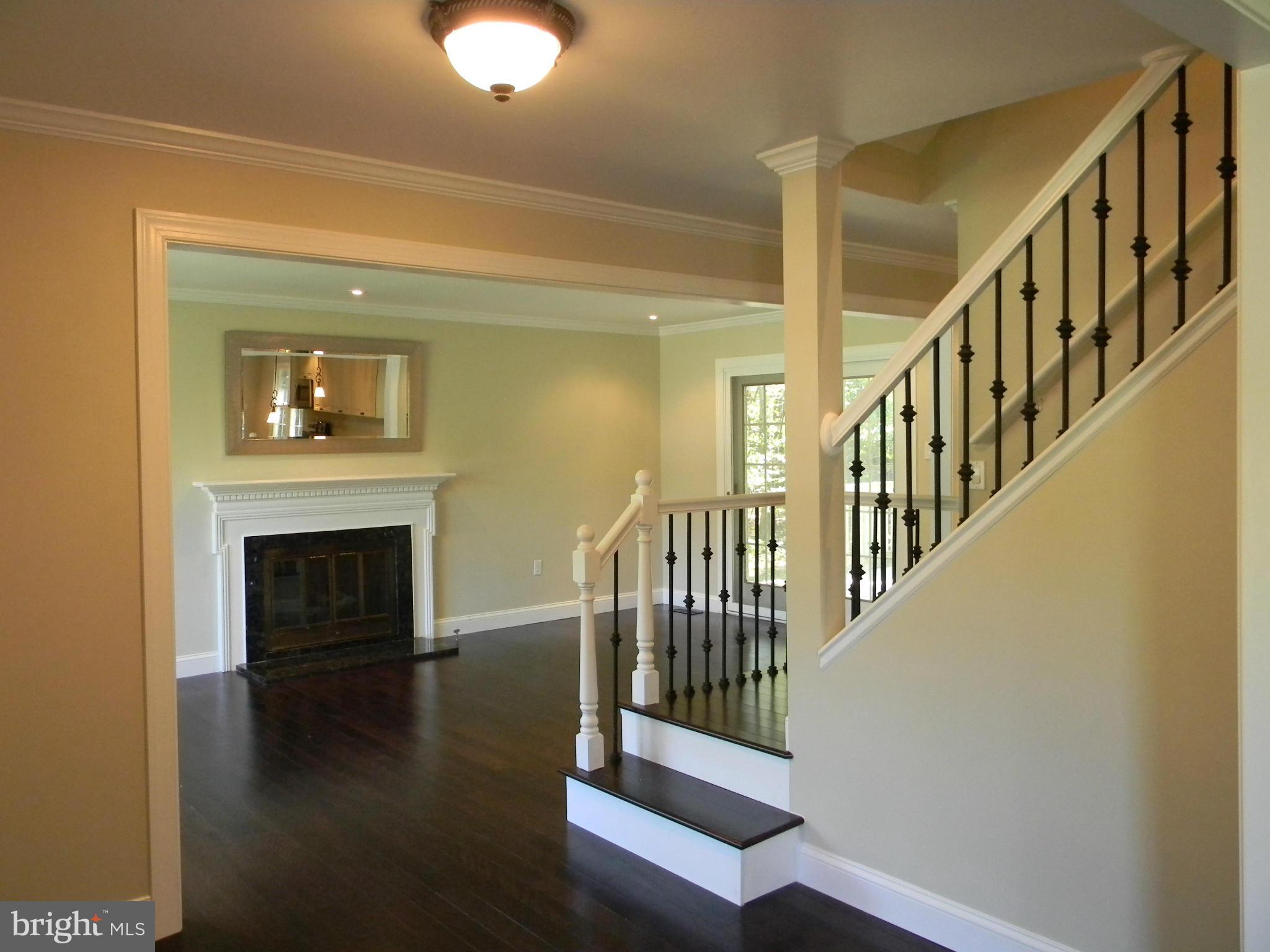 2307 Ballycairne Court Reston, VA 20191 - Photo 4 of 30 Living Room