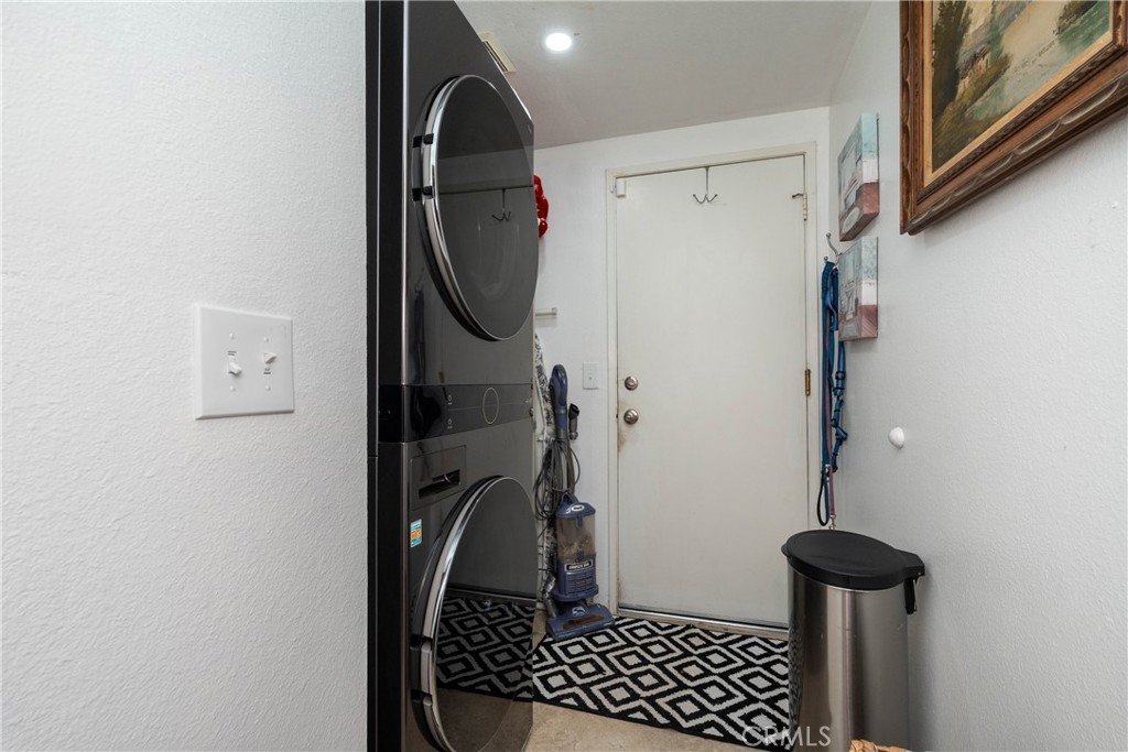26592 Braddock Road Menifee, CA 92586 - Photo 19 of 25 a bathroom with a shower