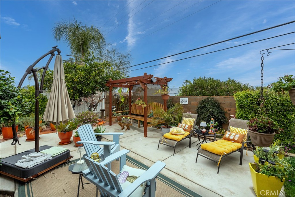 26592 Braddock Road Menifee, CA 92586 - Photo 23 of 25 a view of a backyard with sitting area