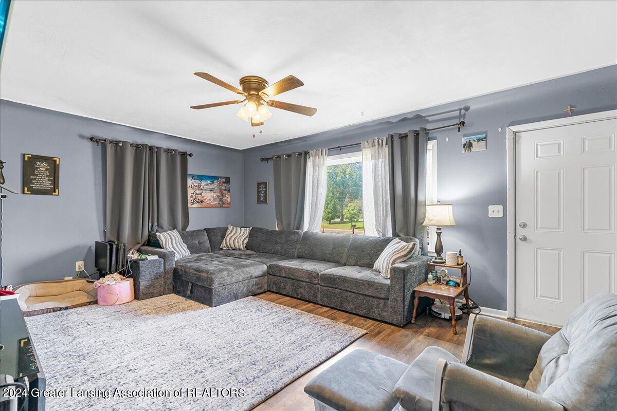945 West Miller Road Lansing, MI 48911 - Photo 7 of 18 IMG_4028