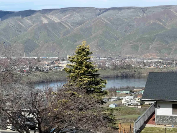 $795,000 | 488 Crestline Cir Drive, Lewiston, ID 83501