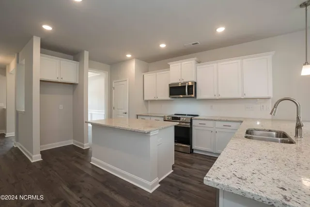 $406,900 | 745 Greenwich Place, Richlands, NC 28574