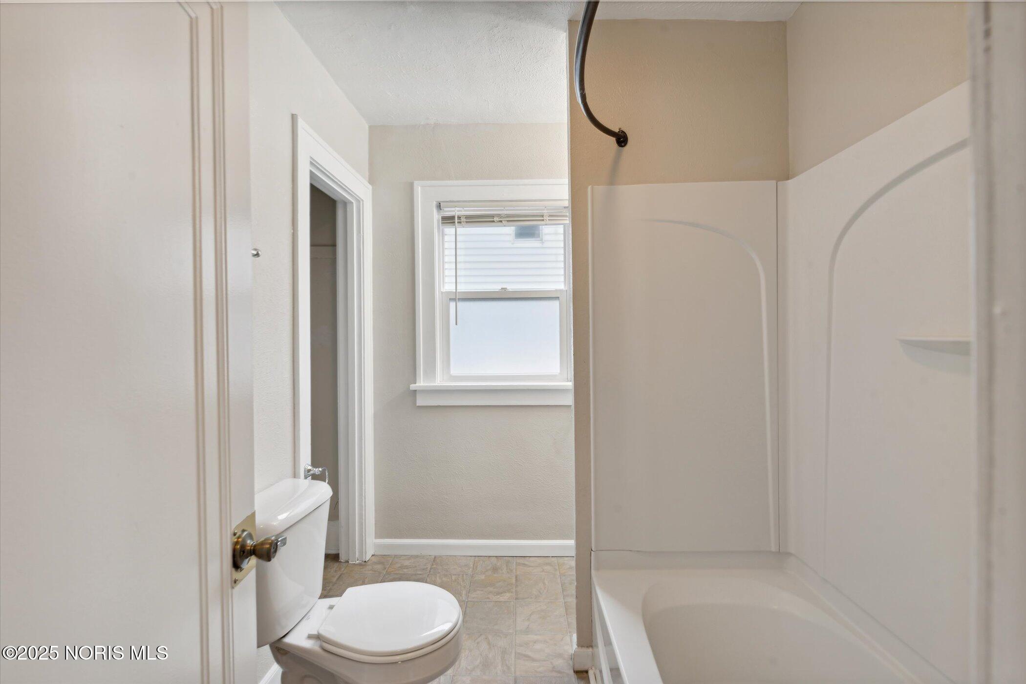 2051 Wyndhurst Road Toledo, OH 43607 - Photo 22 of 37 24-2051-Wyndhurst-Rd-Toledo-OH-43607-Win