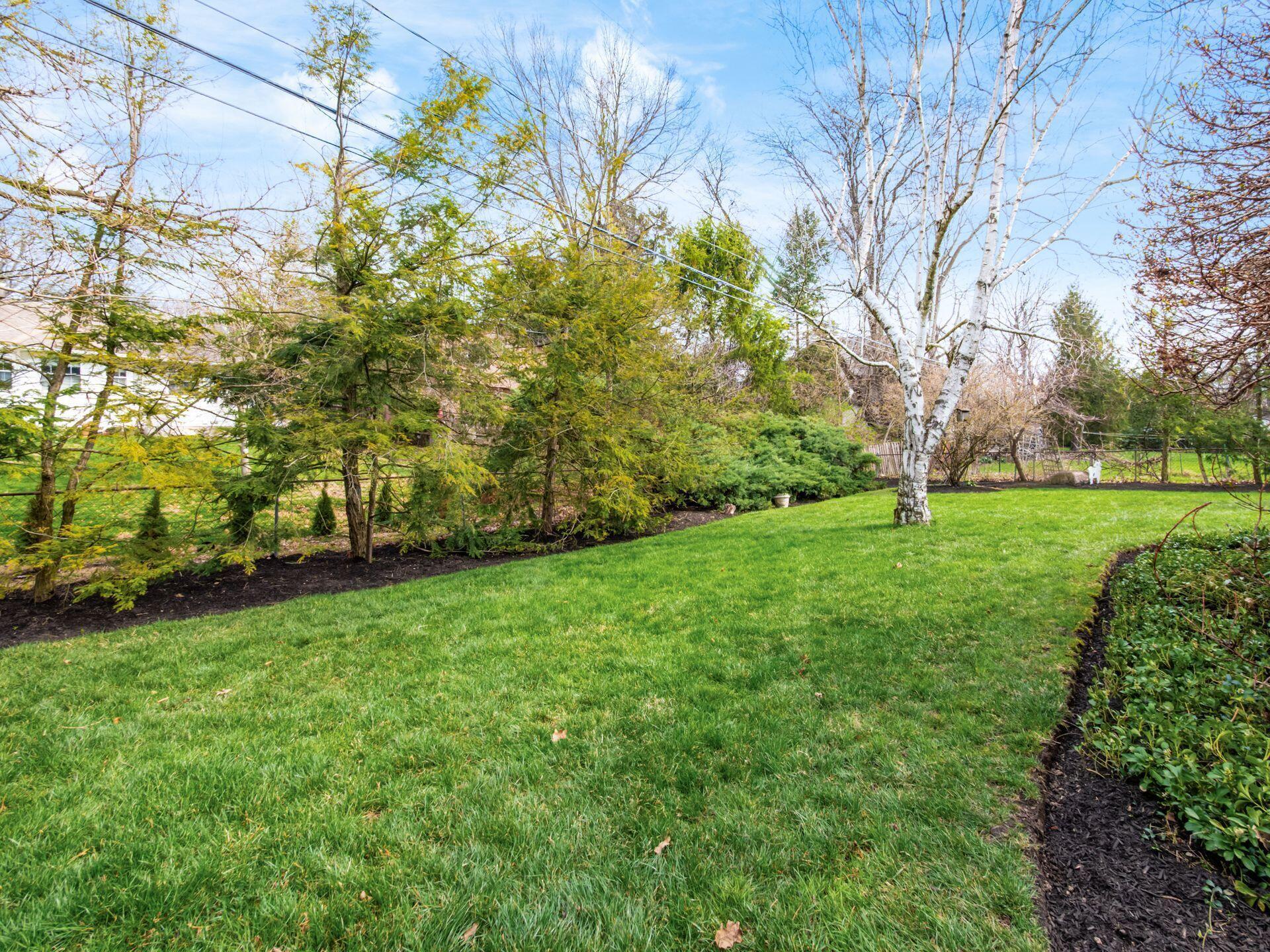 880 Lynbrook Road Columbus, OH 43235 - Photo 54 of 59 Large Fenced Private Yard!