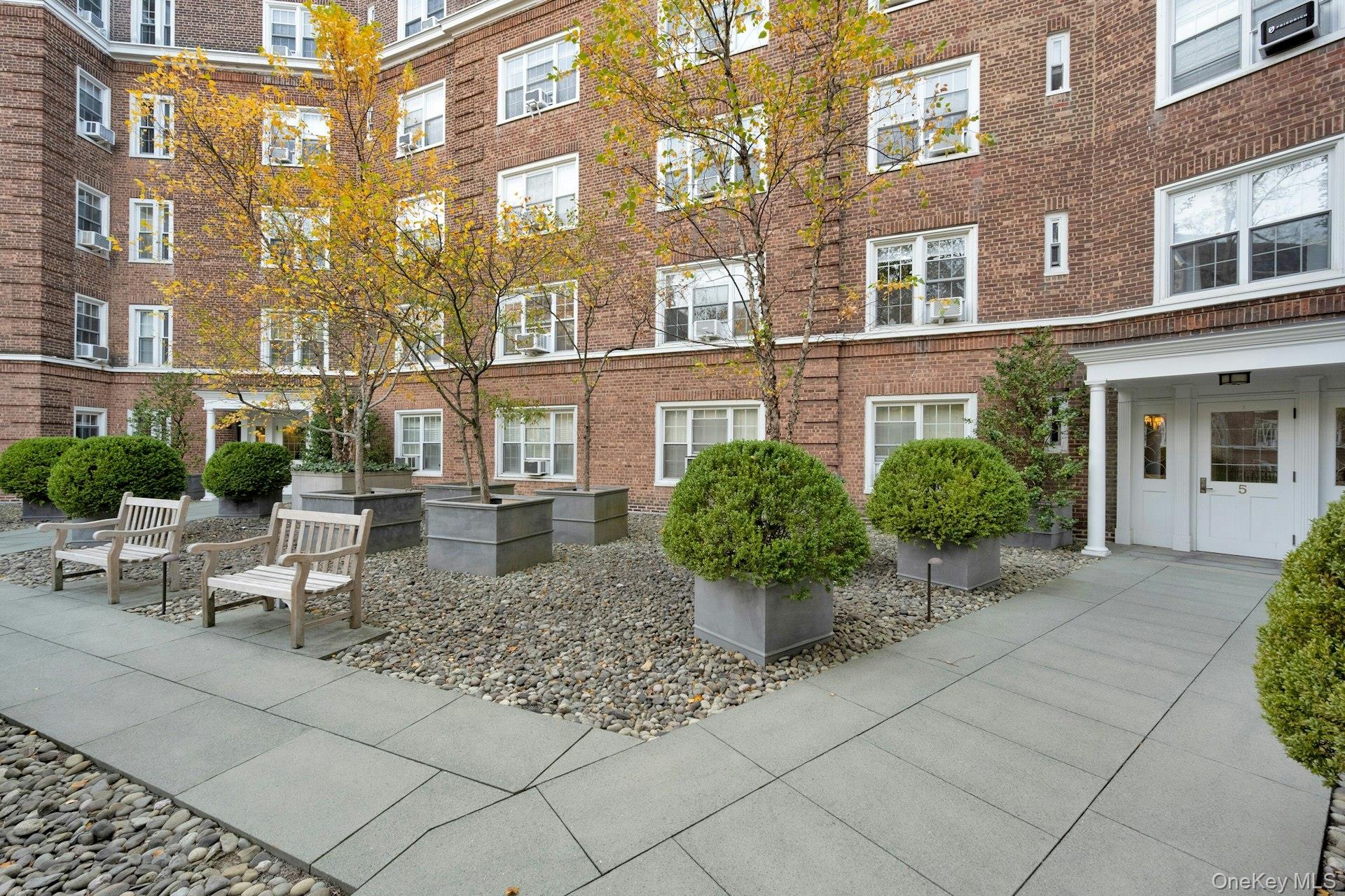 5 Midland Gardens, Unit 3M Bronxville, NY 10708 - Photo 3 of 19 View of home's community