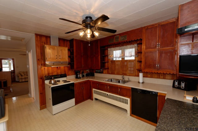 1868 Stuart Street Schenectady, NY 12303 - Photo 4 of 23 Photo 4