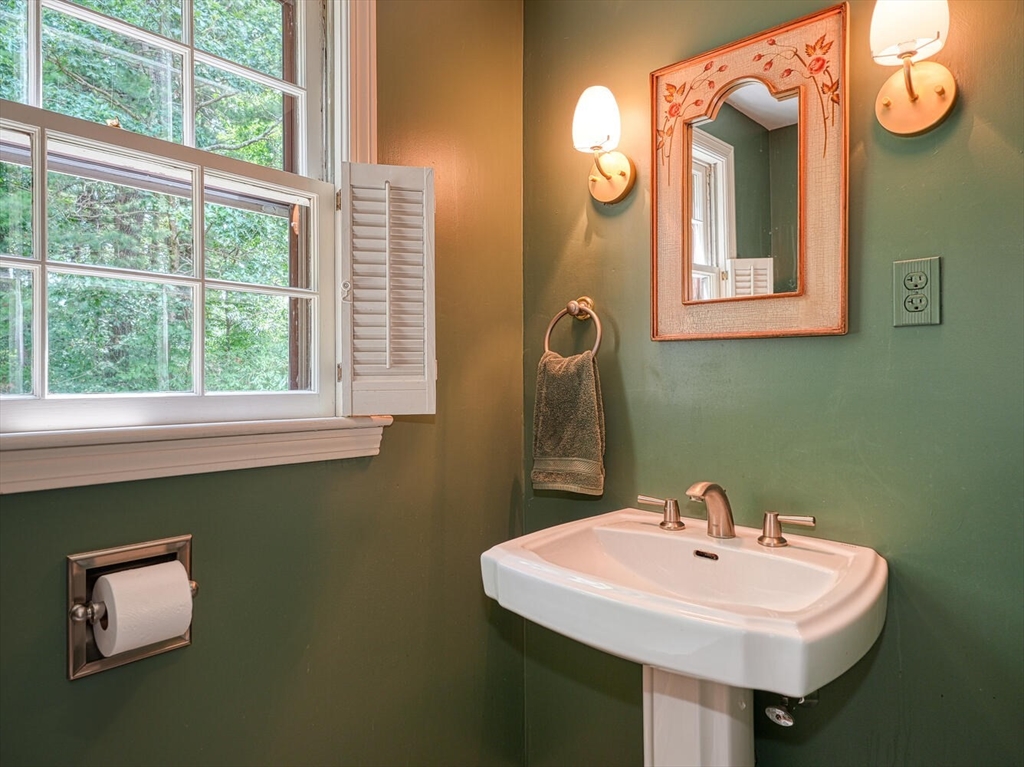 10 Emerson Road Medfield, MA 02052 - Photo 13 of 29 Gallery Image 13