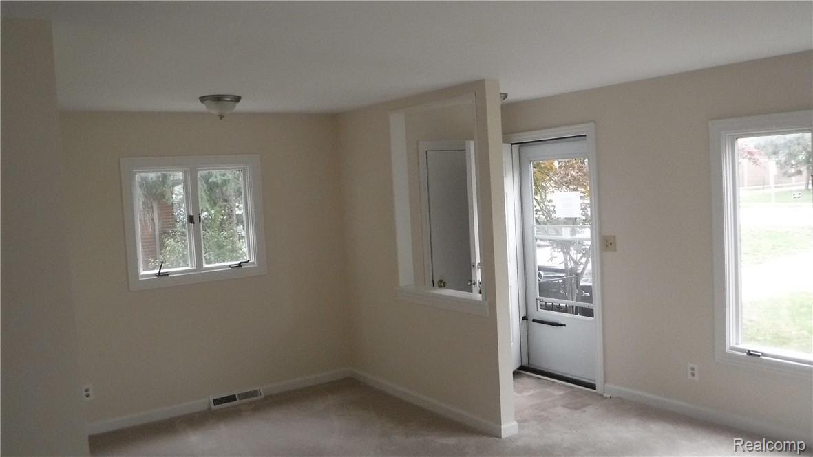 363 West Tienken Road Rochester, MI 48306 - Photo 28 of 29 -LivingRoom=2.JPG