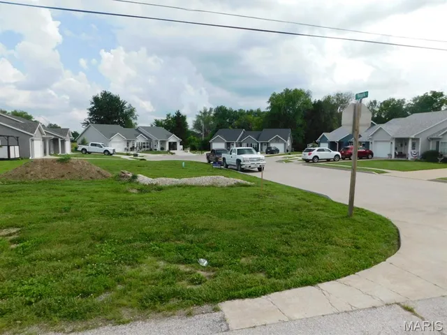 $194,500 | 105 Margarita Court, Centralia, MO 65240