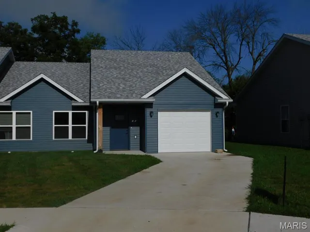 $194,500 | 105 Margarita Court, Centralia, MO 65240
