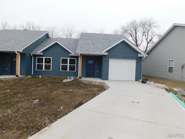 $194,500 | 105 Margarita Court, Centralia, MO 65240