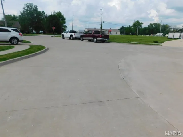 $194,500 | 105 Margarita Court, Centralia, MO 65240