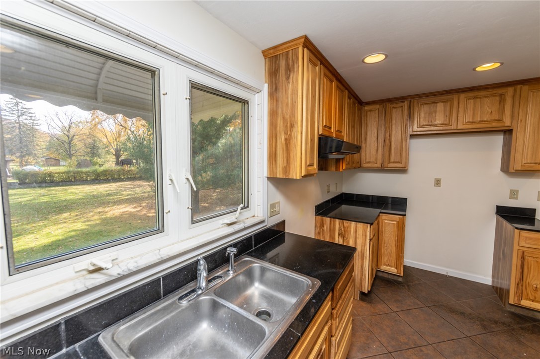 9310 Murray Road Cleveland, OH 44125 - Photo 11 of 28