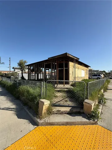 a view of a glass door of the house