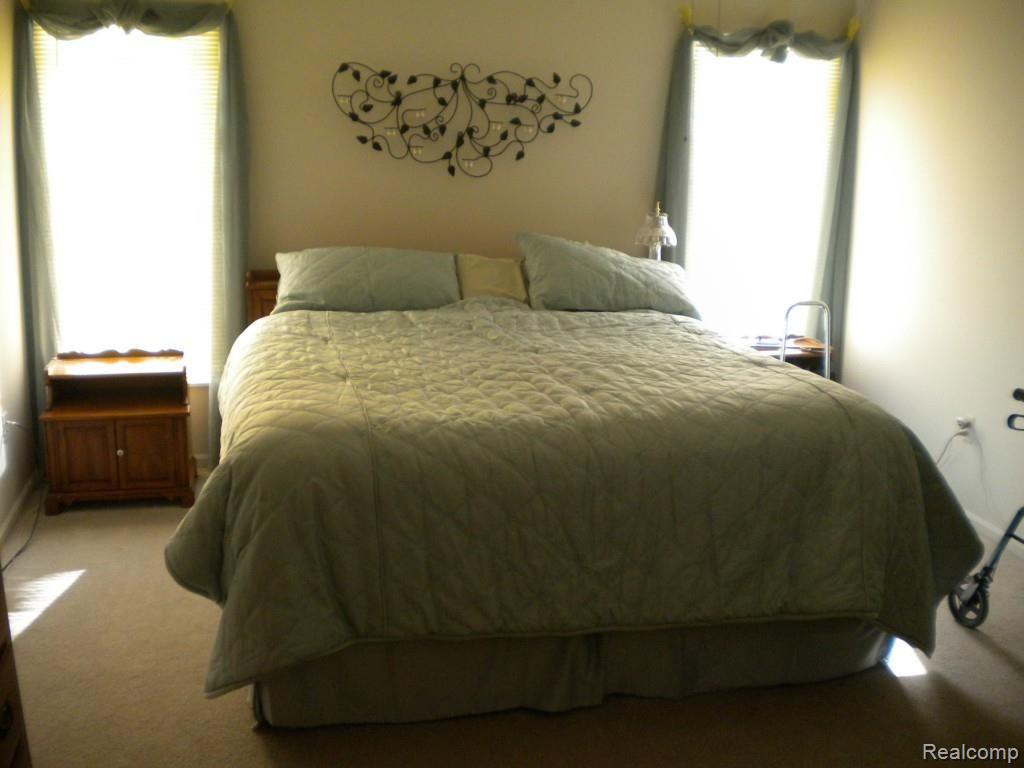 3361 Henley Court Rochester, MI 48309 - Photo 9 of 10 DSCN2933.jpg