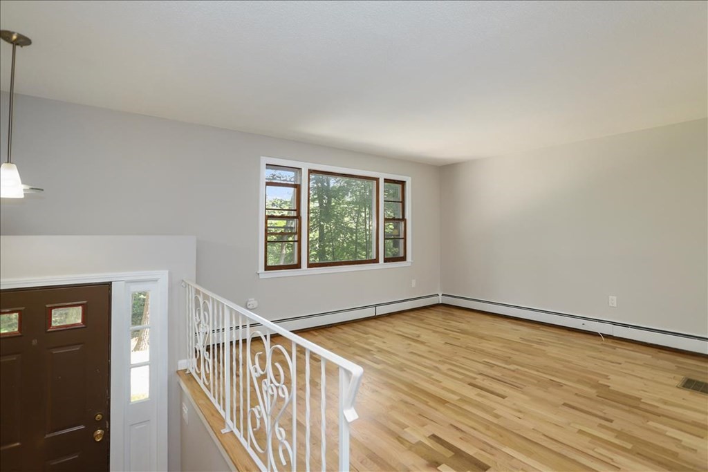 13 Christopher Road Westford, MA 01886 - Photo 6 of 37 Gallery Image 6