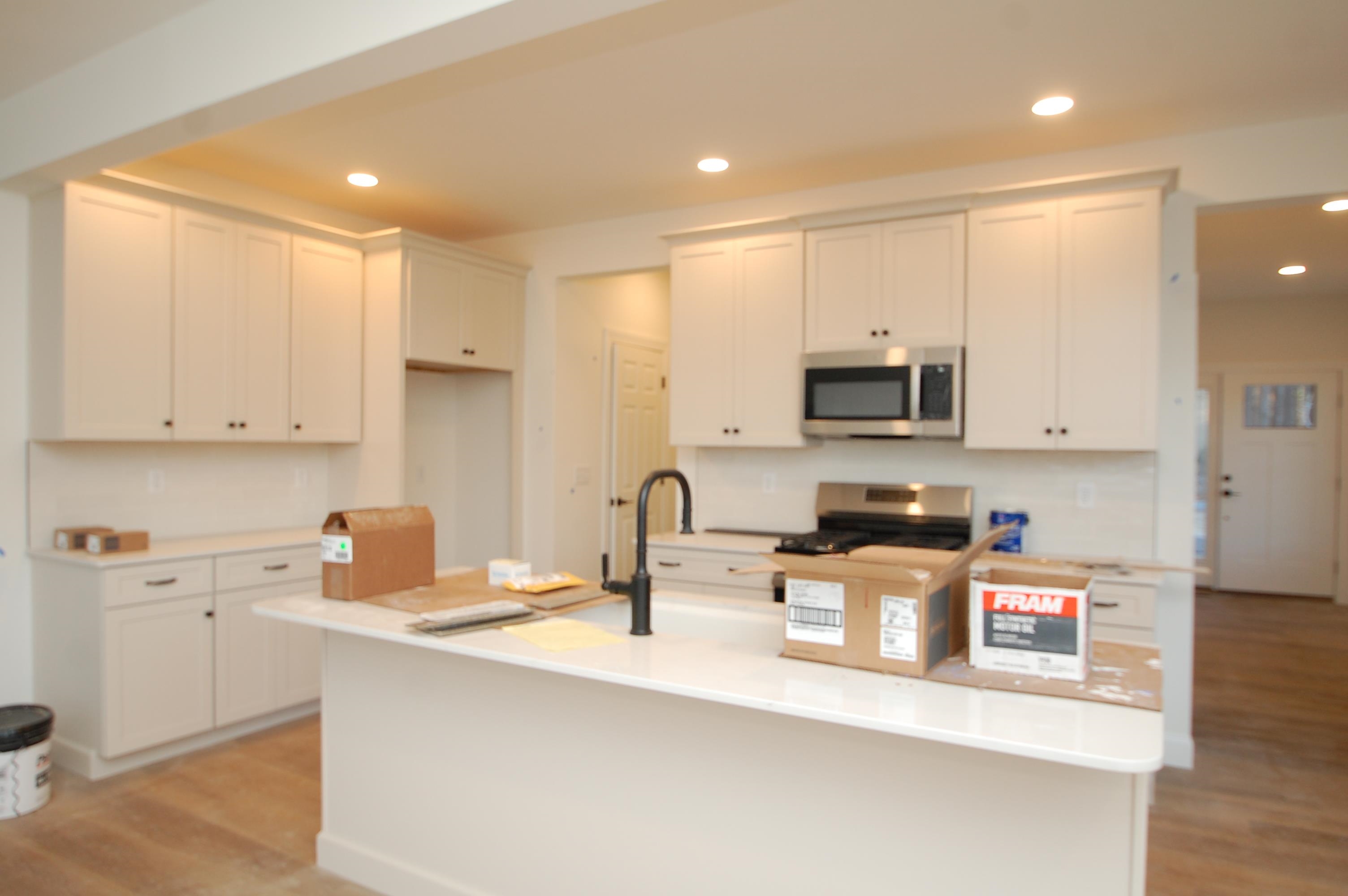 33 A Griffin Road Hudson, NH 03051 - Photo 2 of 16