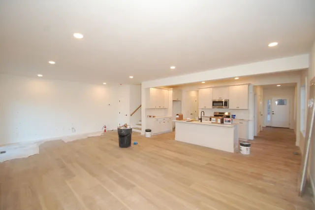 $585,000 | 33 A Griffin Road, Hudson, NH 03051