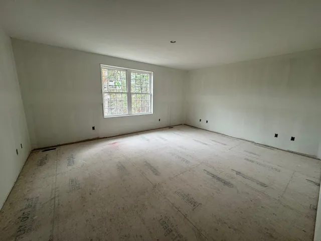 $585,000 | 33 A Griffin Road, Hudson, NH 03051