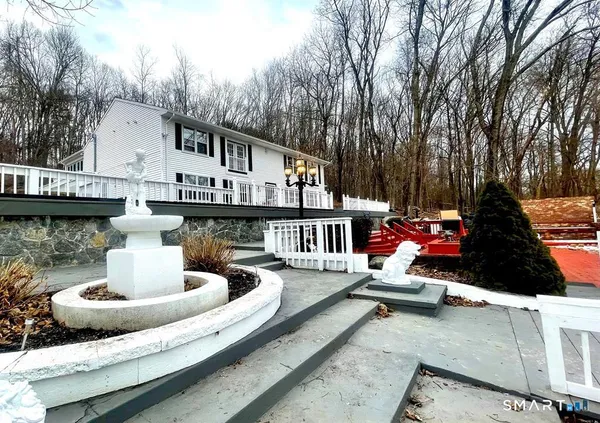 $2,300 | 112 Woodbine Street, Unit 1, Naugatuck, CT 06770