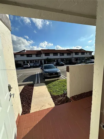 $373,500 | Kendale Lakes, Miami, FL 33183