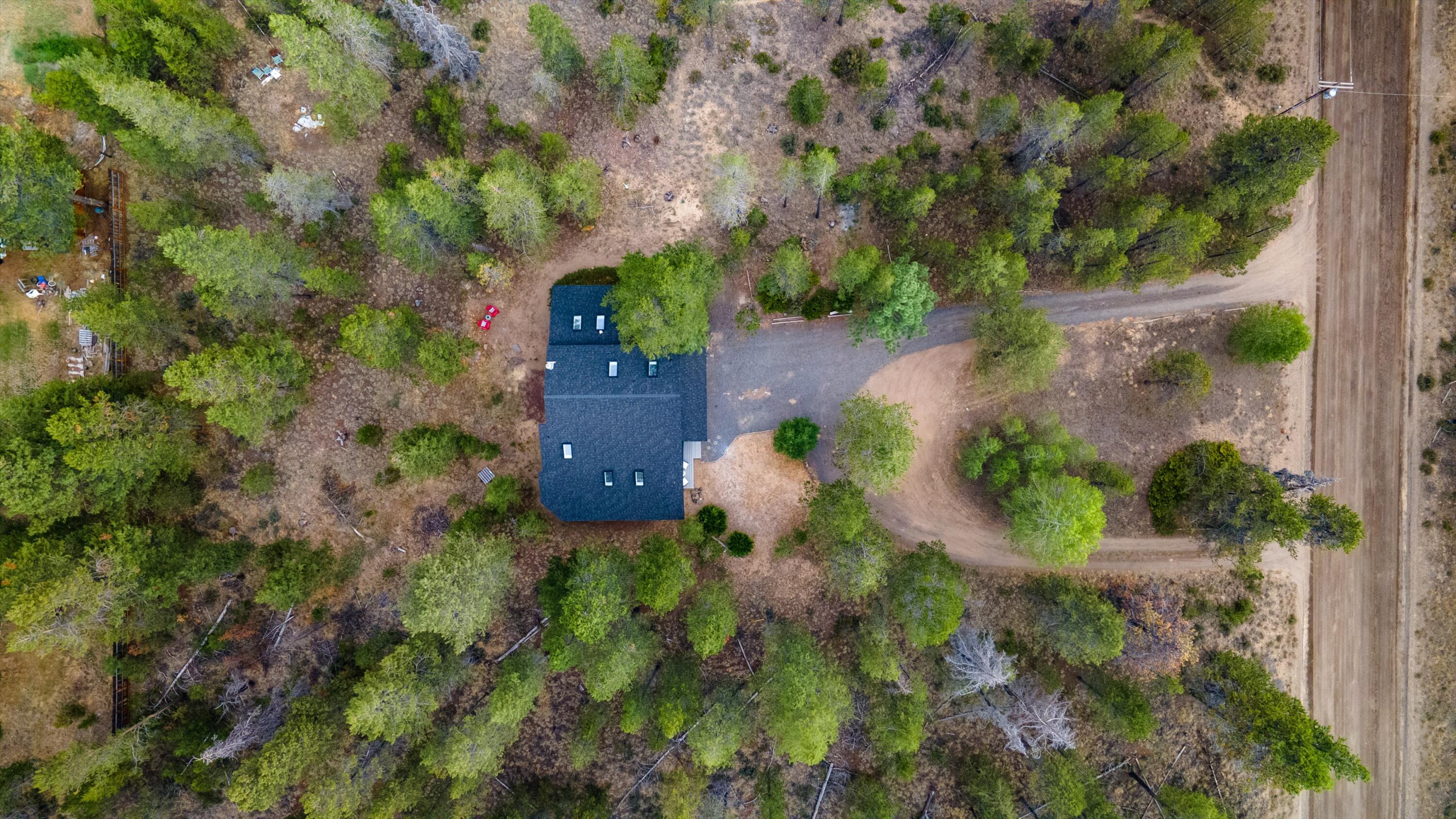 52606 Skidgel Road La Pine, OR 97739 - Photo 34 of 40 Circular driveway