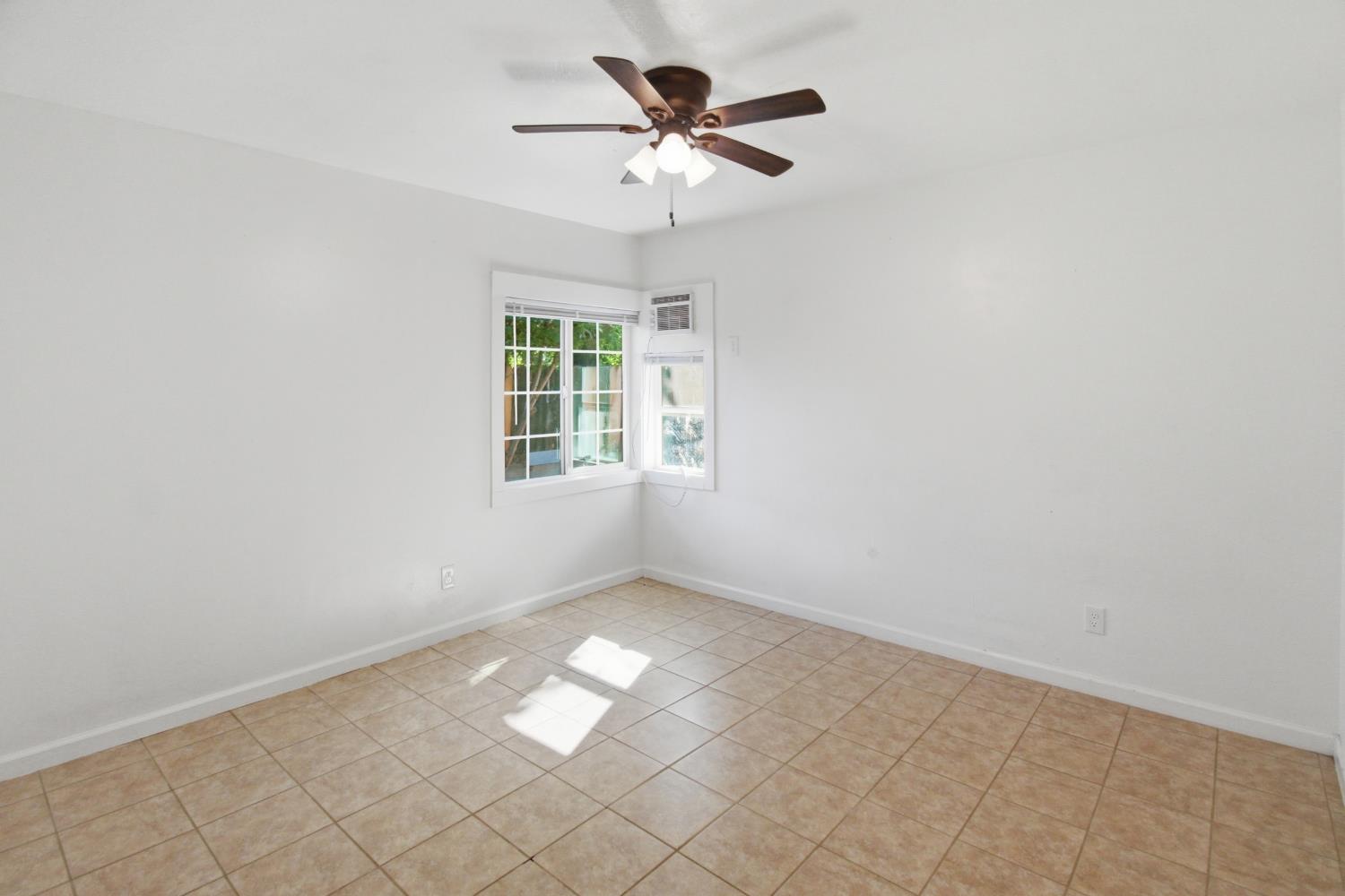 889 East 23rd Street Merced, CA 95340 - Photo 4 of 18