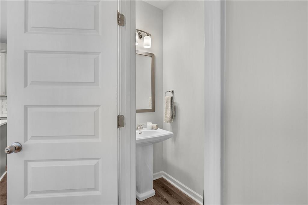405 Crowley Drive Calhoun, GA 30701 - Photo 11 of 33 a bathroom with a sink