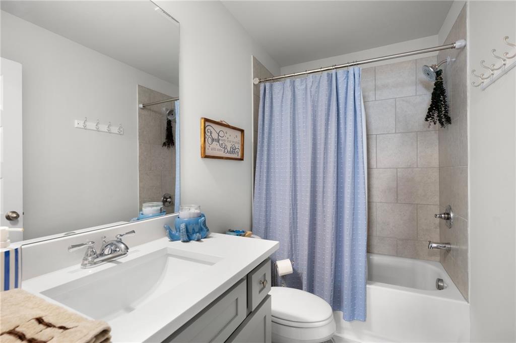 405 Crowley Drive Calhoun, GA 30701 - Photo 26 of 33 a bathroom with a sink toilet and shower