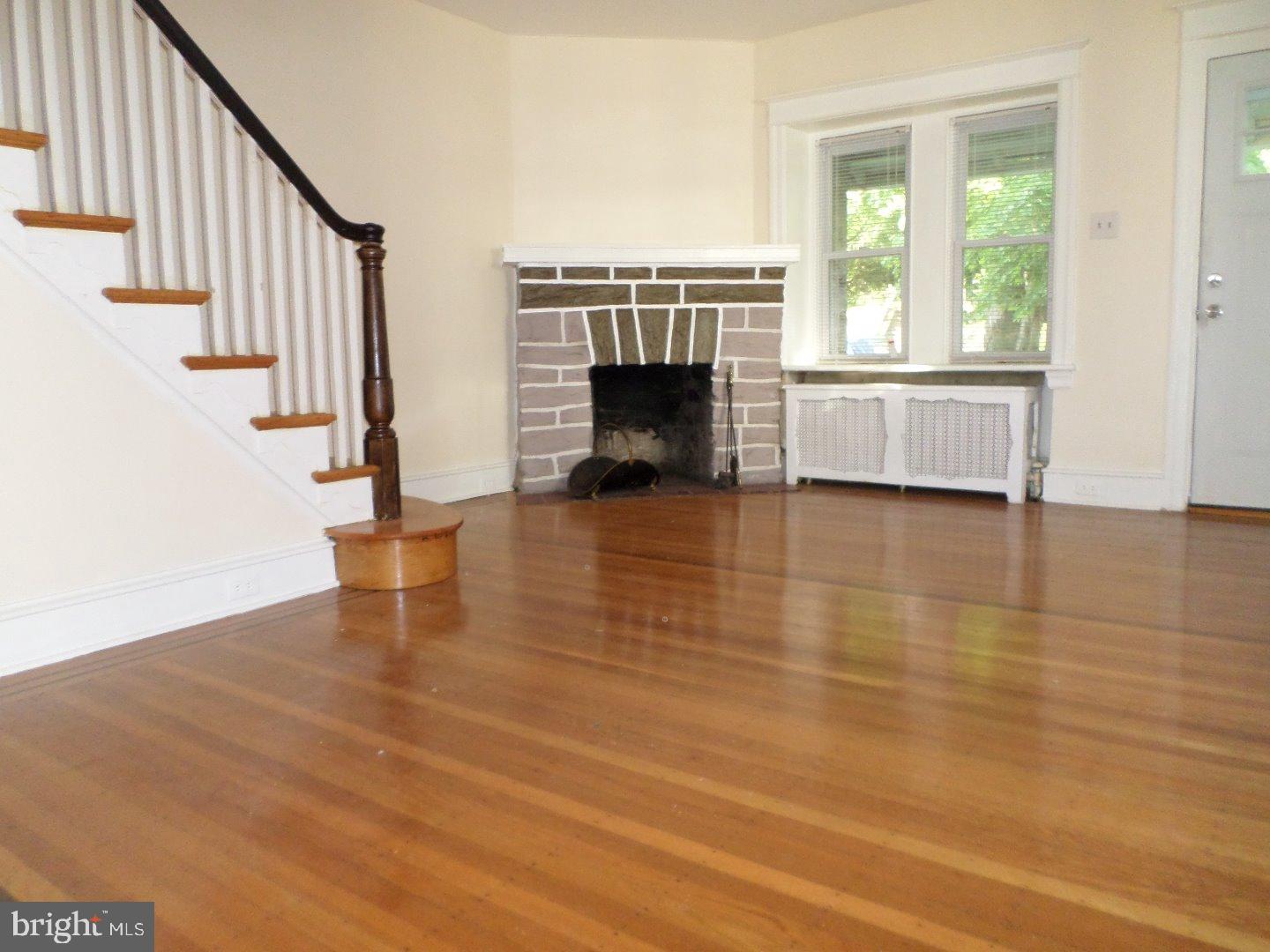 352 Church Road Cheltenham, PA 19027 - Photo 5 of 25 Living Room