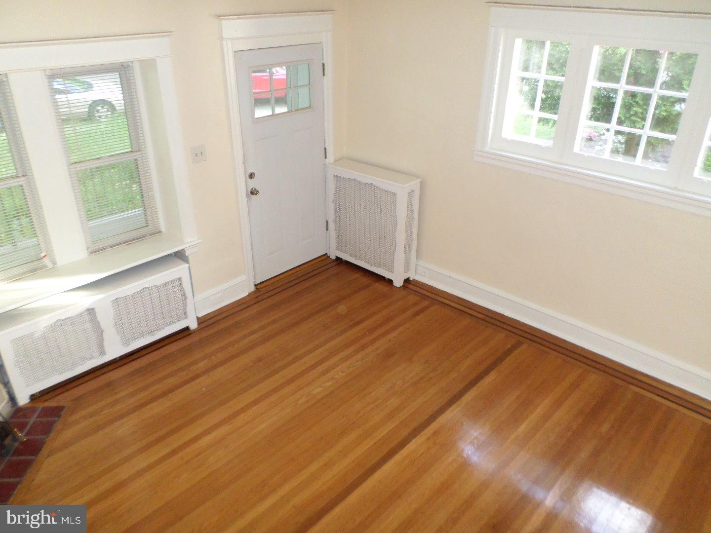 352 Church Road Cheltenham, PA 19027 - Photo 7 of 25 Living Room