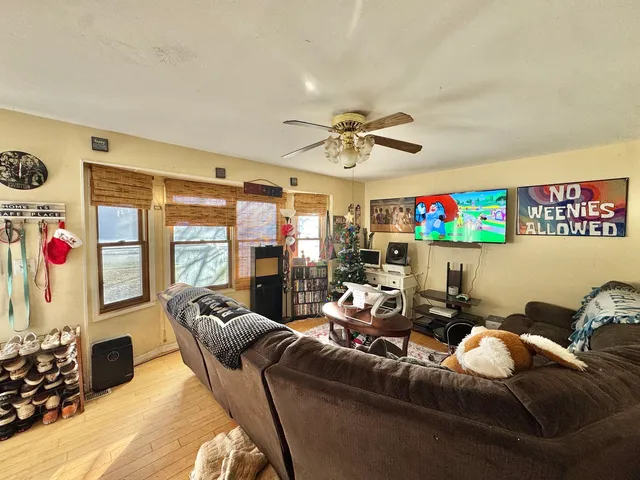 $299,000 | 214 Orleans Street, Carpentersville, IL 60110