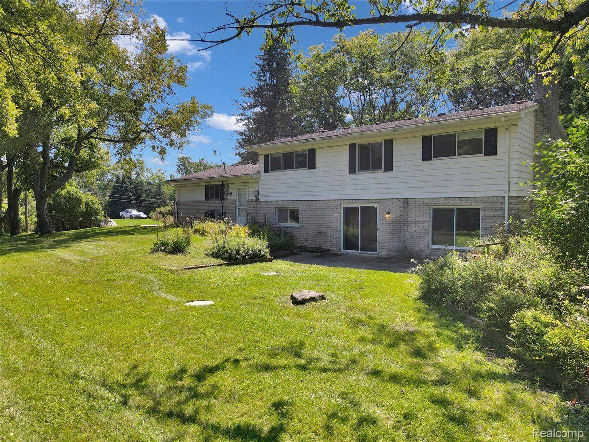 8300 Oakhill Road Clarkston, MI 48348 - Photo 2 of 20 Gallery Image 2