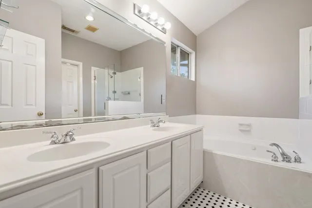 $299,900 | 59 North Avonlea Circle, The Woodlands, TX 77382