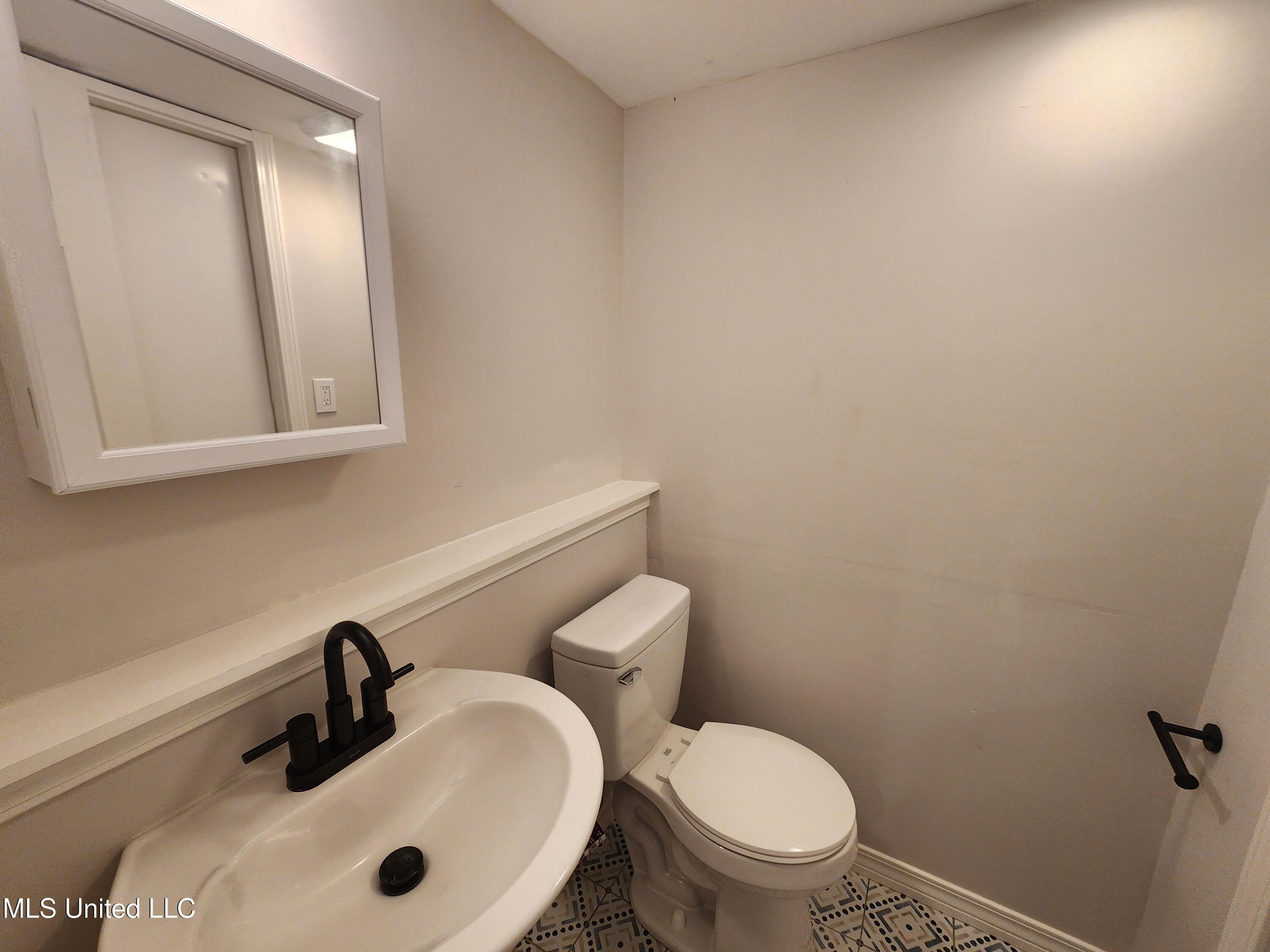 1615 Thornton Avenue, Unit 36 Gulfport, MS 39501 - Photo 8 of 12 20241107_151709