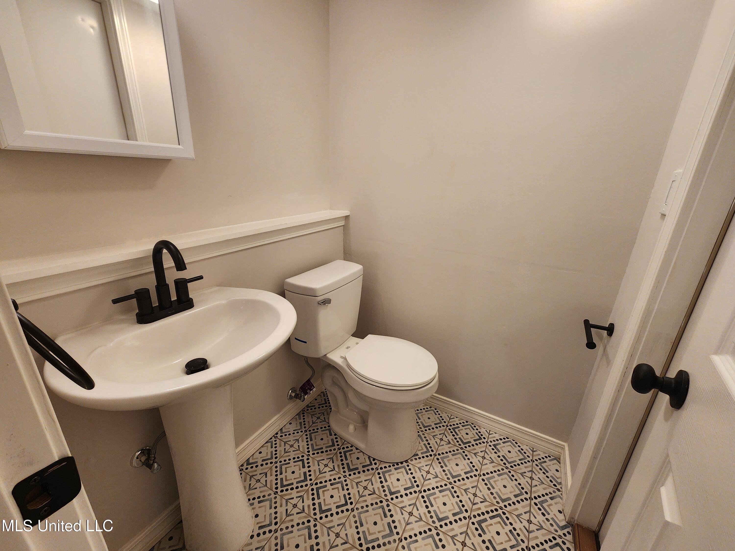 1615 Thornton Avenue, Unit 36 Gulfport, MS 39501 - Photo 9 of 12 20241107_151714