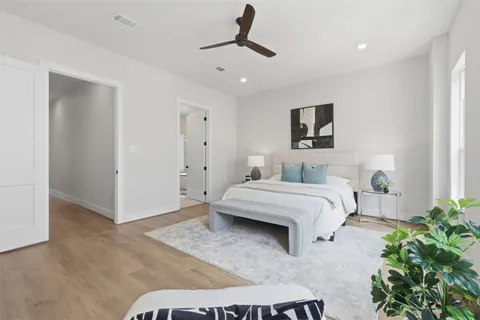 $876,000 | 1525 Caywood Lane, Unit D, Houston, TX 77055