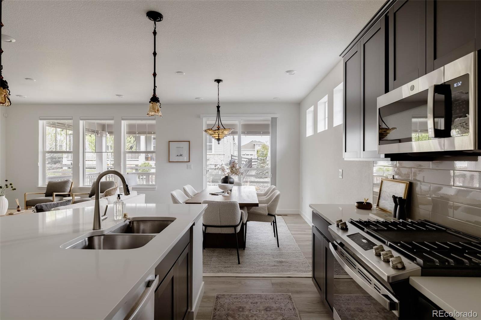 8571 South Riviera Court Aurora, CO 80016 - Photo 11 of 35