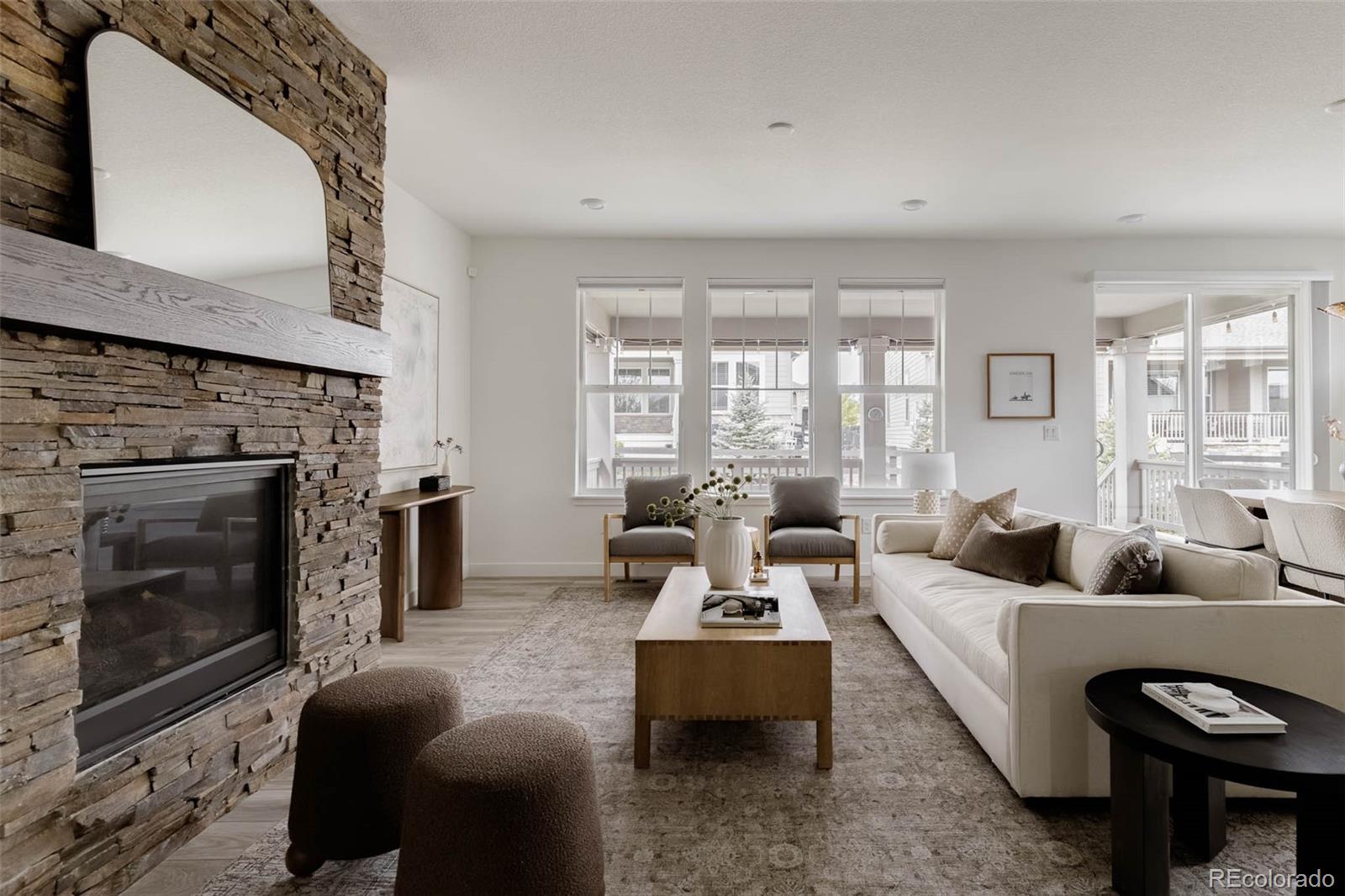 8571 South Riviera Court Aurora, CO 80016 - Photo 3 of 35