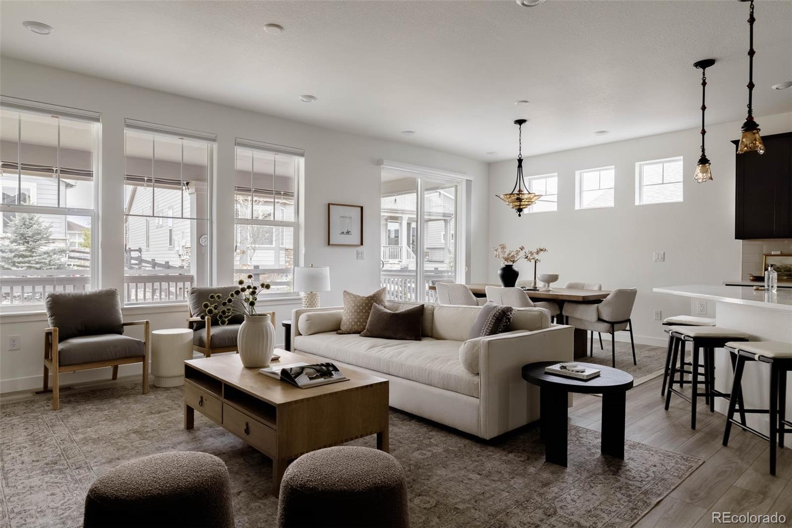 8571 South Riviera Court Aurora, CO 80016 - Photo 4 of 35