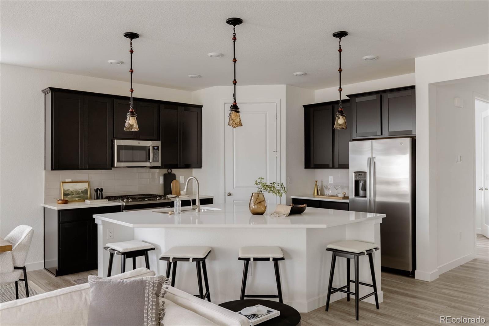 8571 South Riviera Court Aurora, CO 80016 - Photo 6 of 35