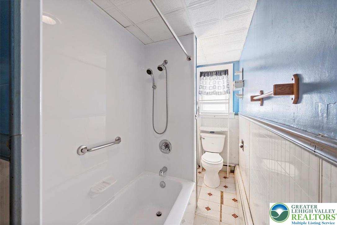 896 Front Street Whitehall, PA 18052 - Photo 24 of 35 Gallery Image 24